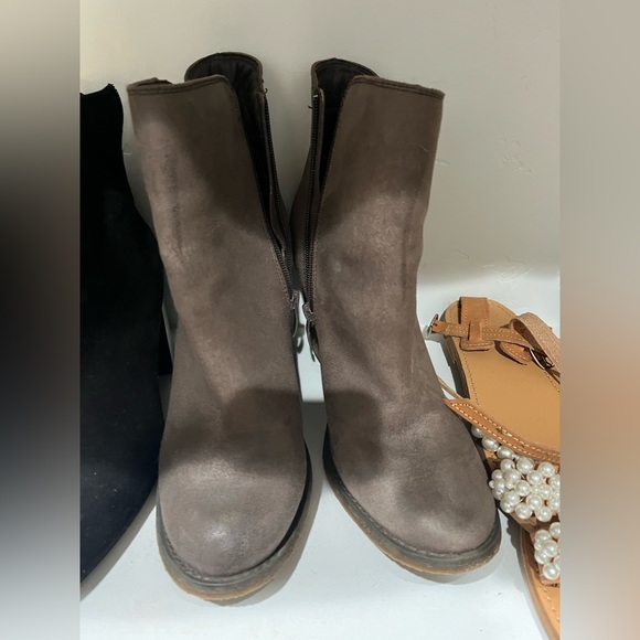 Booties. - Picture 2 of 3